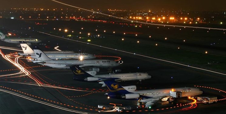 خواب شبانه مسافران در داخل هواپیما در فرودگاه مهرآباد