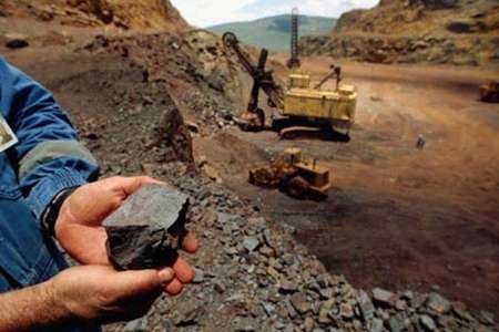 ارائه گزارش عملکرد ۶ ماهه کمیسیون معادن و صنایع معدنی در اتاق ایران