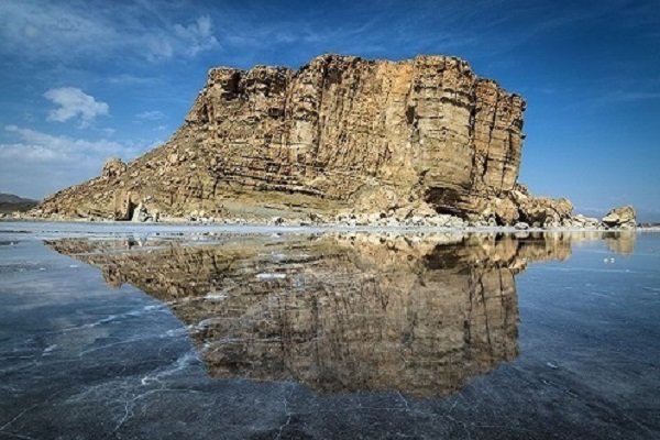 پل میانگذر عامل خشکی دریاچه ارومیه نیست/ کاهش ۳۰ میلیارد متر مکعبی آب دریاچه طی ۲۰ سال گذشته