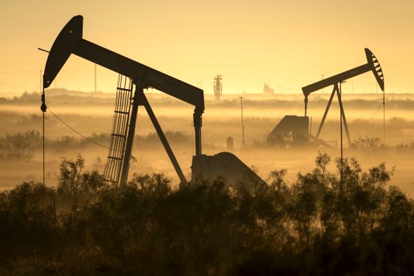 افزایش قیمت نفت در پی تقاضای بالای پالایشگاه‌های چین