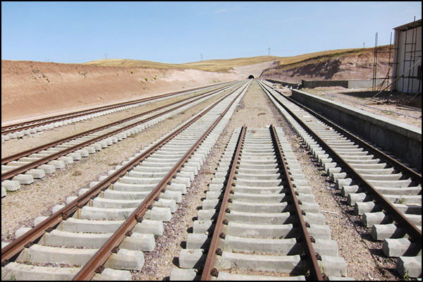 عملیات اجرایی خط آنتنی نهاوند در راه آهن غرب کشور آغاز شد