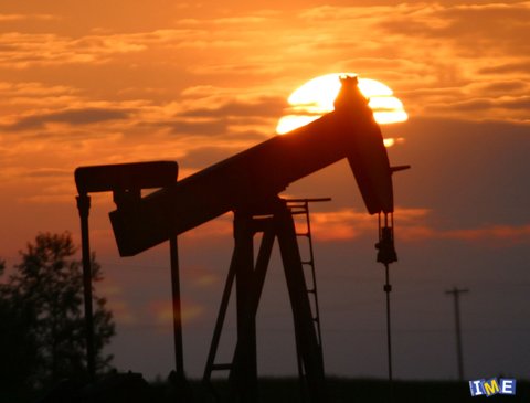 تولید نفت فلات قاره باید در هر شرایطی استمرار یابد