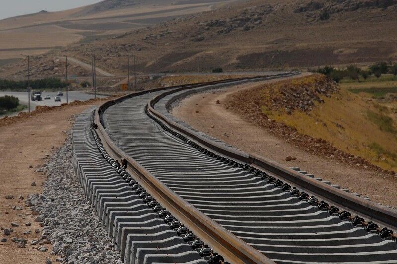 اتصال مسیر راه آهن به بندر انزلی از اقدامات اصلی دولت است
