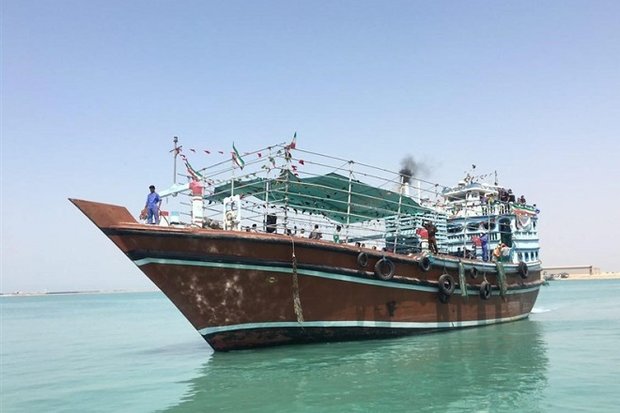 کشتی حامل 20 هزار تن خاک فسفات وارد بندر بوشهر می شود