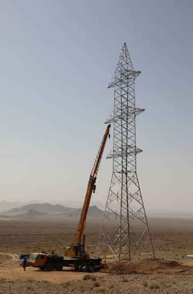آغاز نصب برج‌های خط انتقال برق ۱۳۲ کیلوولت پست بهادران به مجتمع سرب و روی مهدی آباد
