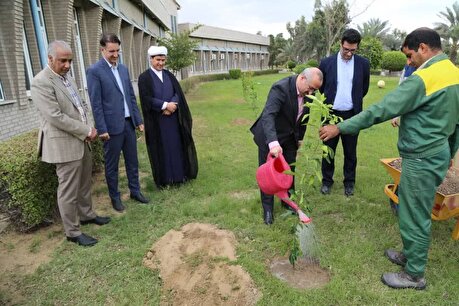 کاشت نهال به مناسبت روز درختکاری با حضور مدیرعامل منطقه ویژه اقتصادی خلیج فارس