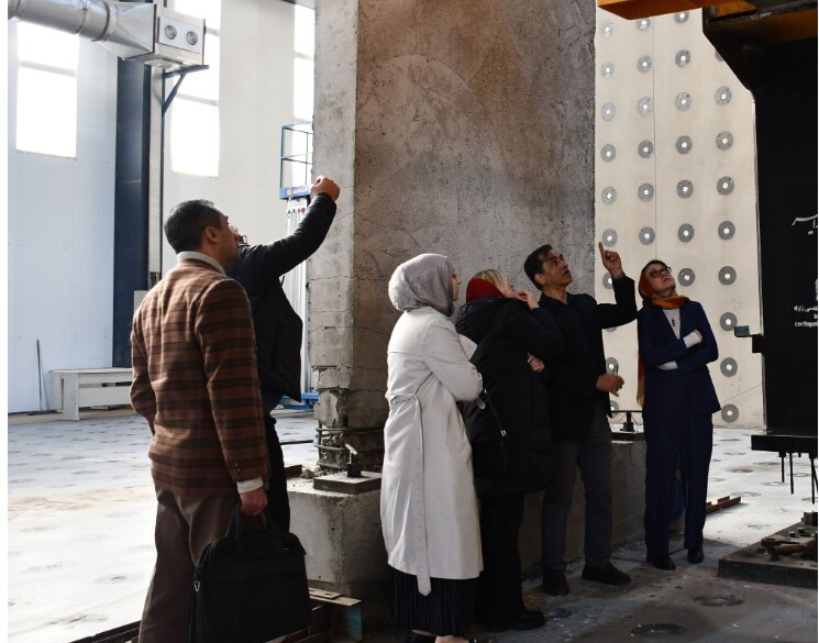 بازدید کارشناسان اکو در حوزه مخاطرات‌طبیعی از آزمایشگاه‌های پیشرفته مهندسی زلزله و پژوهشگاه بین‌المللی زلزله‌شناسی در شمال شرق تهران